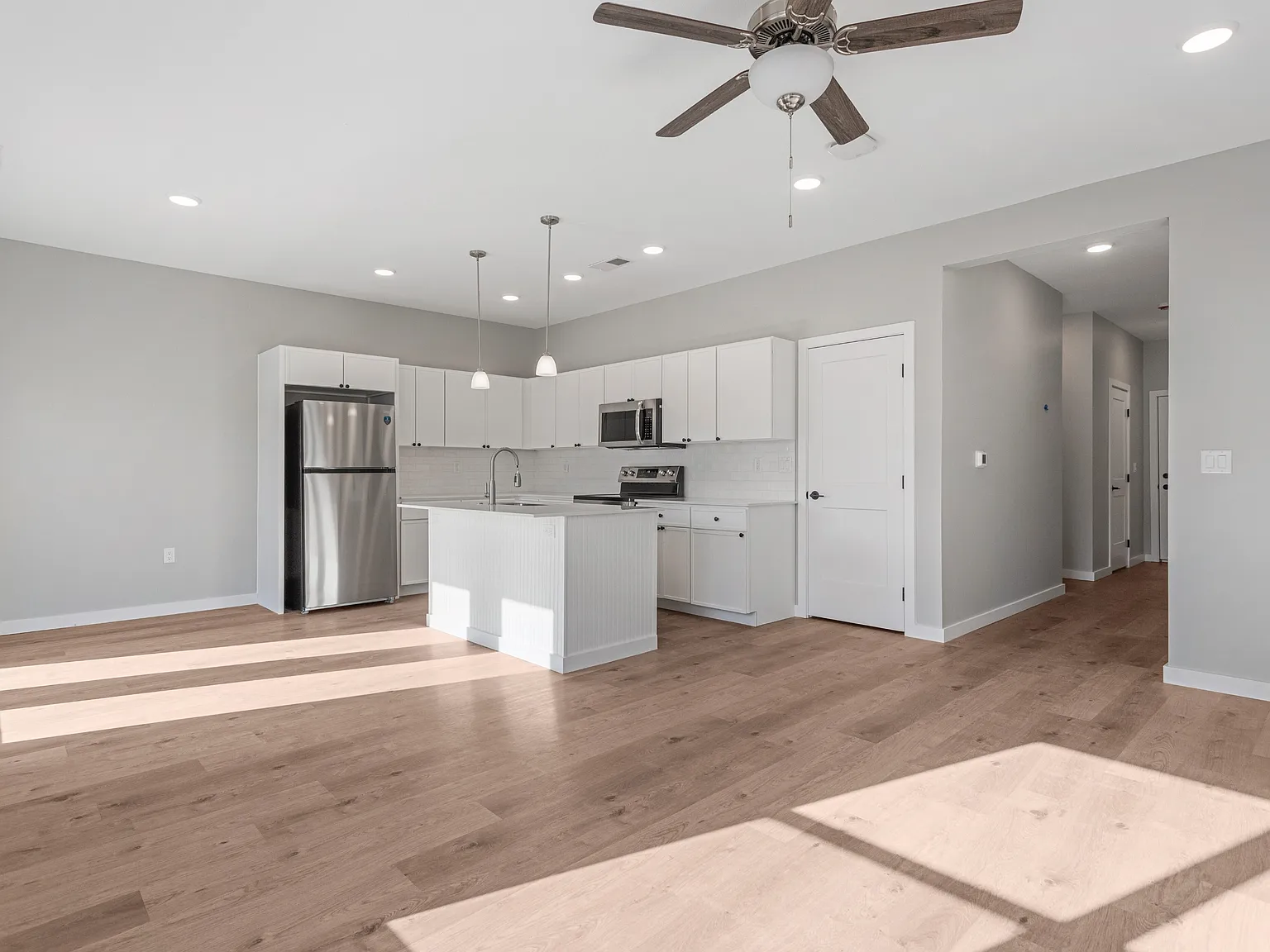 100 Saw Creek Dr - B — Photo 4