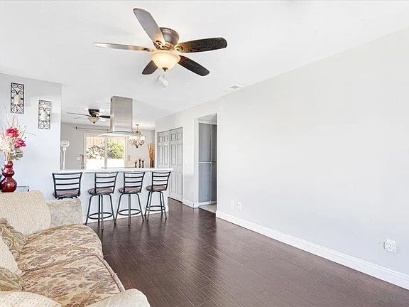 4th image of 331 Treewood St