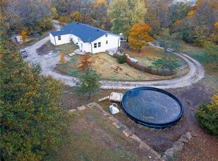 22531 Hatchell Rd, Tonganoxie, KS 66086