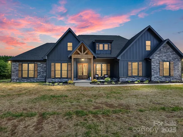 1172 Springlake Rd, York, SC 29745