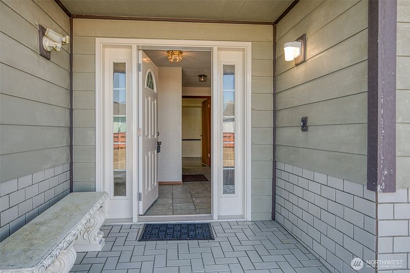 2nd image of 1497 E Ocean Shores Boulevard SW