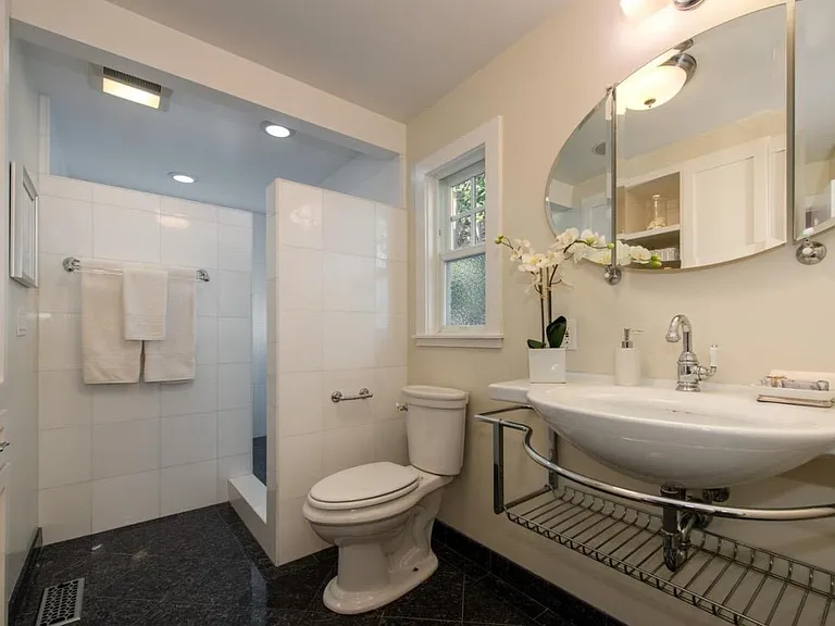 Downstair bathroom