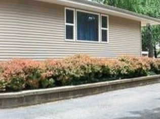 217 Augusta Dr, Mahomet, IL 61853