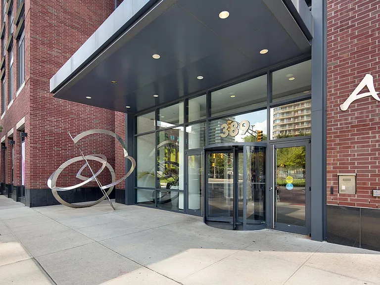 389 Washington St #H — Photo 14