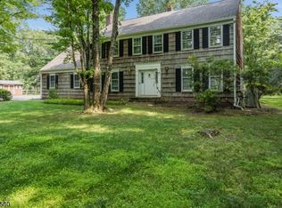 31 Cooks Cross Rd, Pittstown, NJ 08867