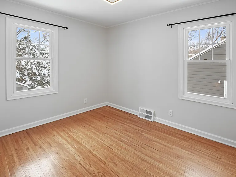 5403 William St — Photo 11