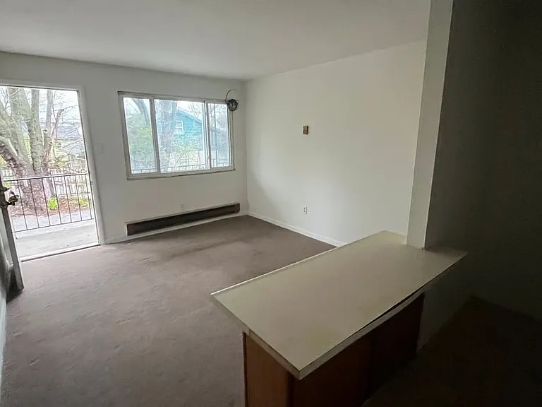 728 W Dixie St — Photo 2