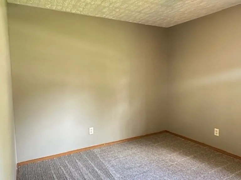 140 E Stewart St — Photo 18