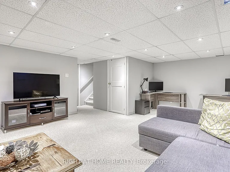 75 Carpendale Cres — Photo 36