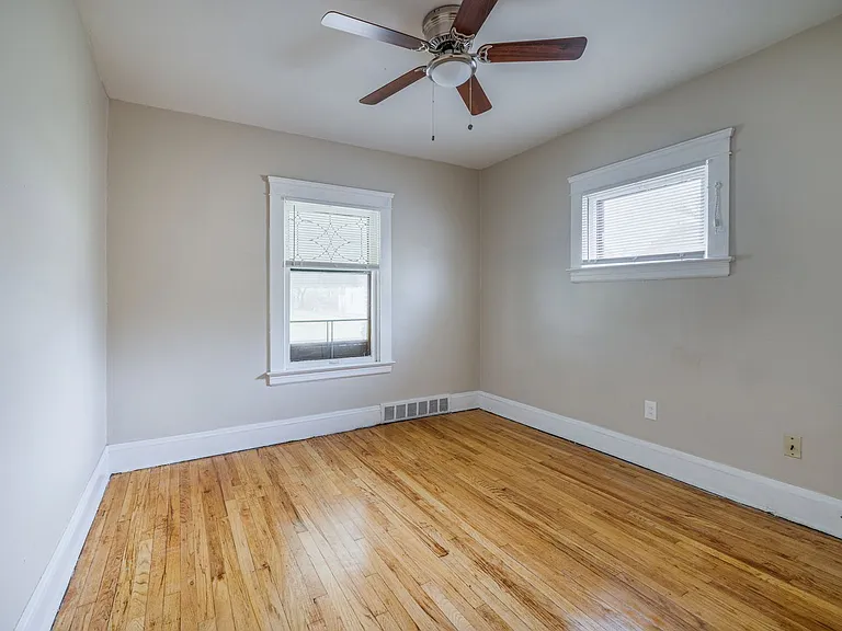 12401 Parkhill Ave — Photo 4