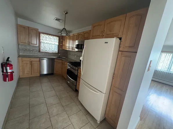 248 Columbia Avenue image 4 of 9