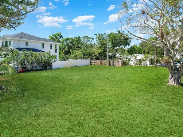 1165 8th TER N, NAPLES, FL 34102