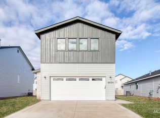 6834 W Dakota Creek Dr, Meridian, ID 83646