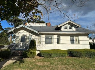 10 Wilson Ave, Lynbrook, NY 11563