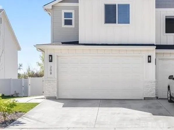 208 NE 3rd St, Fruitland, ID 83619
