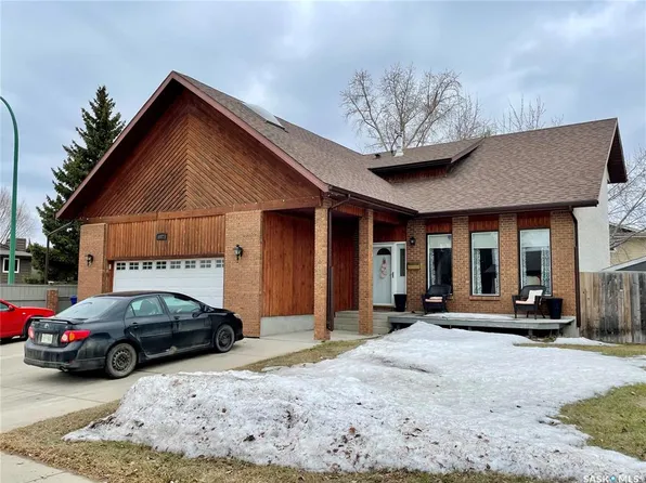 302 Nokomis PLACE, Saskatoon, SK S7K 5E2