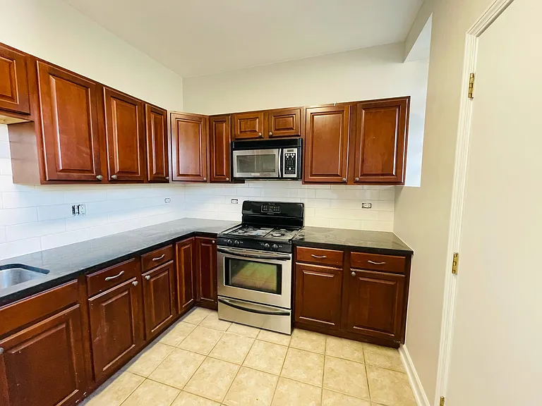 3238 W Berteau Ave #2E — Photo 16