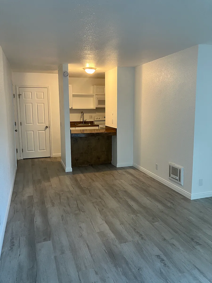 Building Photo - 234 S Weitzel St #16