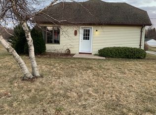 422 W Cederholm St, Creston, IL 60113