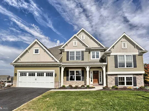 100 Vista Dr, Hummelstown, PA 17036