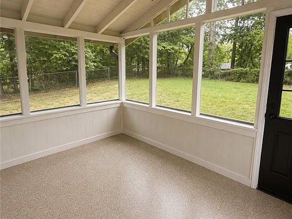 3rd image of 37 Windgate Dr