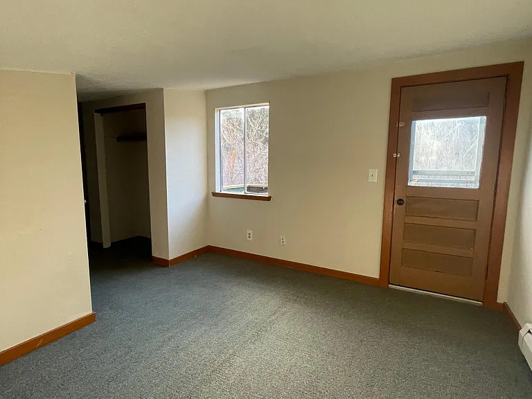 100 Artesian Dr — Photo 16