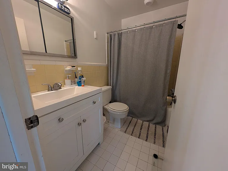 2059 N Woodstock St #306 — Photo 7