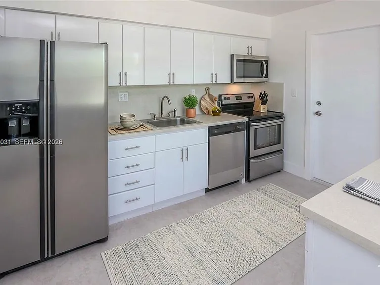 2943 SW 36th Ave #A — Photo 3