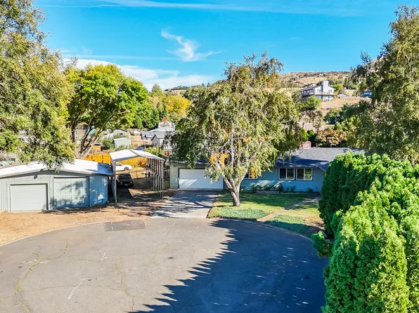 2420 E 14th Pl, The Dalles, OR 97058