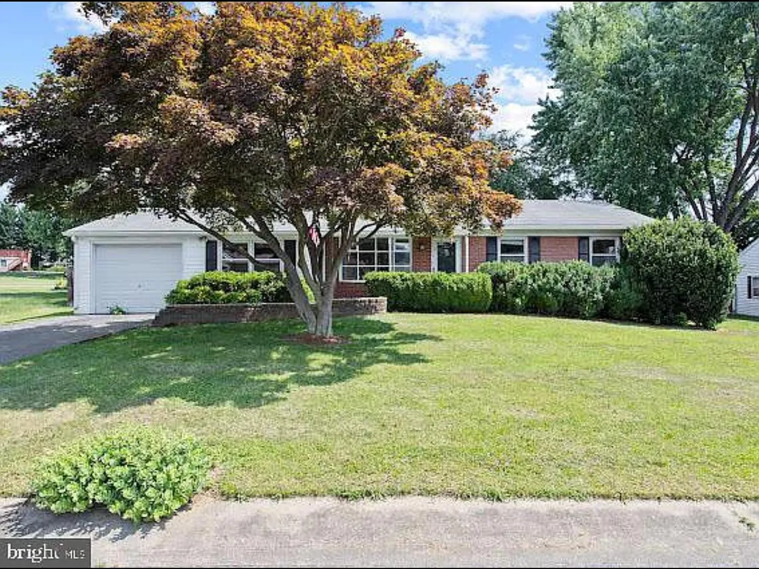 4 bed, 2.5 bath, 2361 sqft, $2,750 — Photo 2