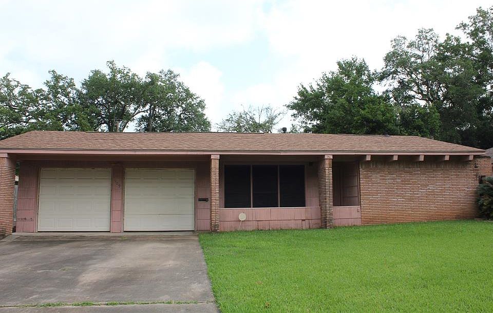 1st image of 509 Wisteria St