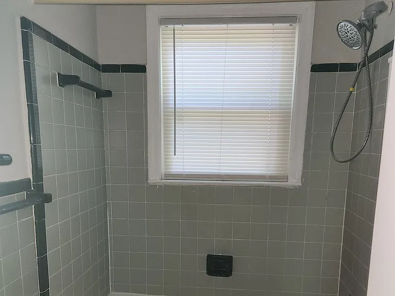 1029 Hancock St — Photo 6