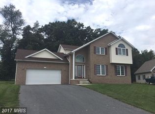 833 Dickeys Dr, Chambersburg, PA 17202