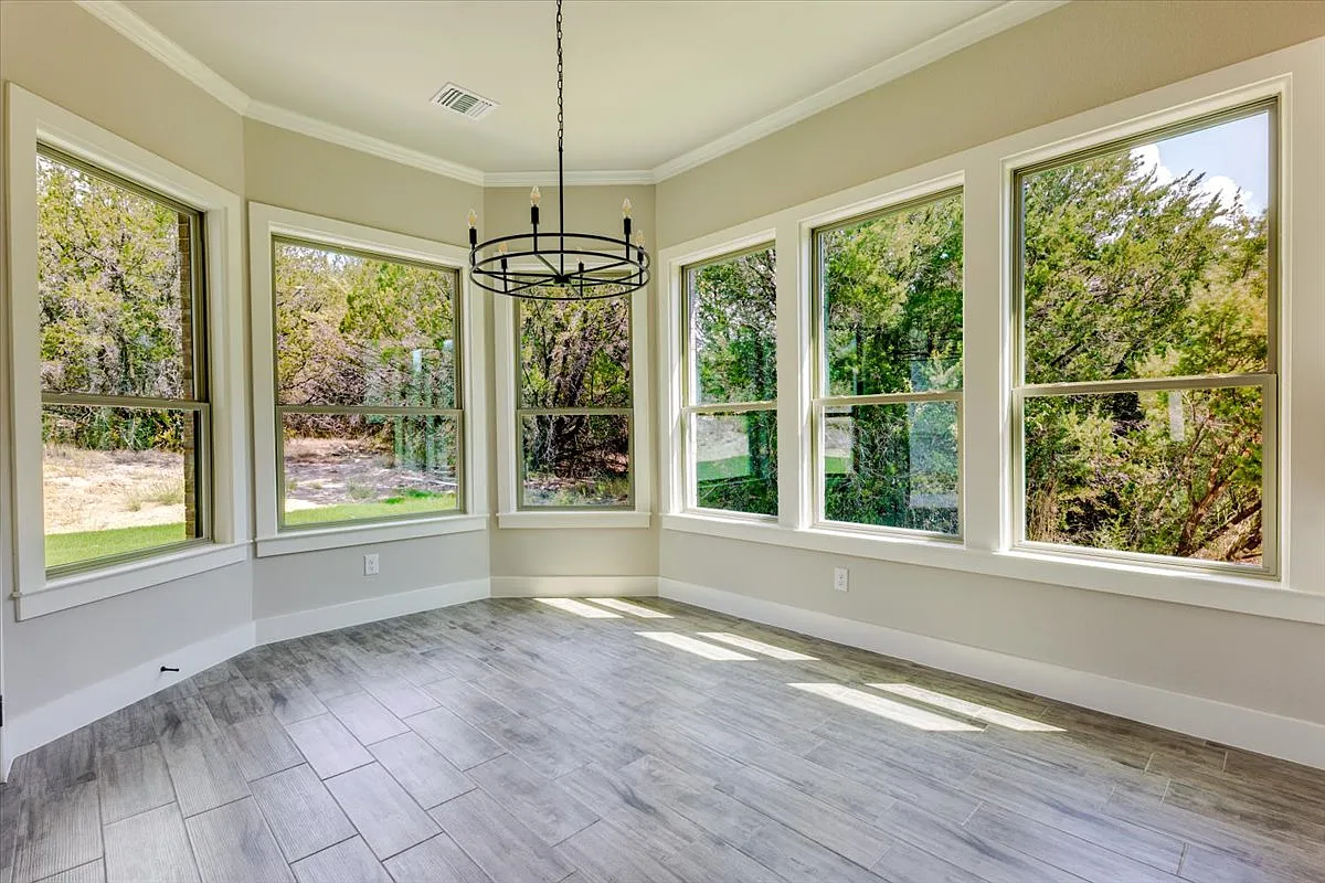 4 bed, 2596 sqft, $3,100 — Photo 4