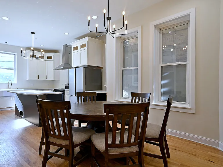 233 N Sacramento Blvd — Photo 11