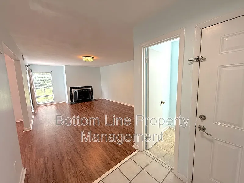 2 bed, 2.5 bath, 1410 sqft, $1,600 — Photo 4