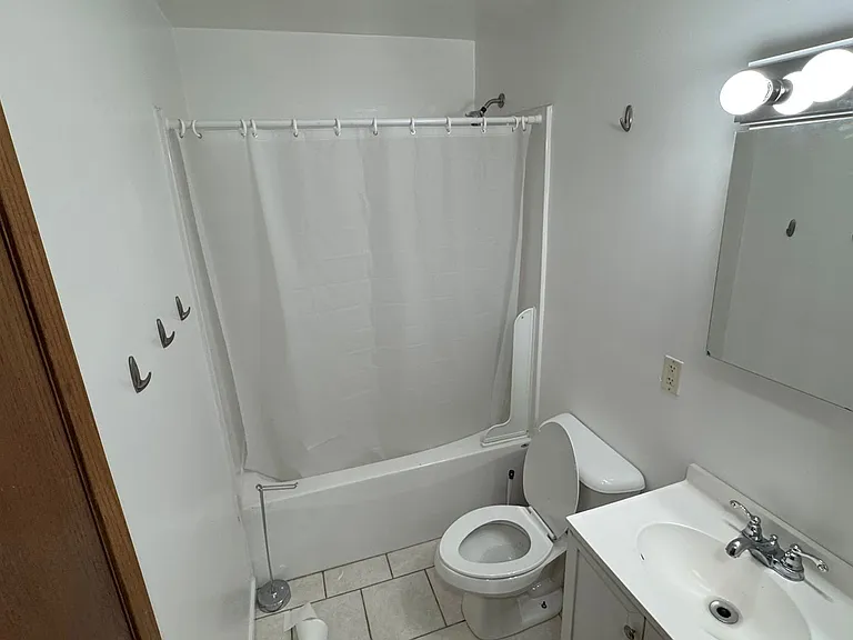 525 E 47th St — Photo 15