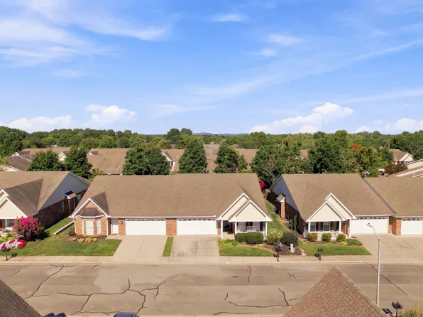 439 Village Green Cir, Murfreesboro, TN 37128