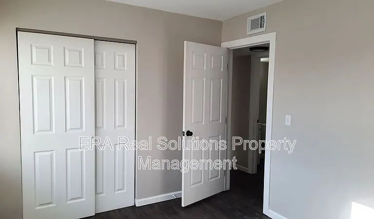 2011 Heritage Dr #11 — Photo 7