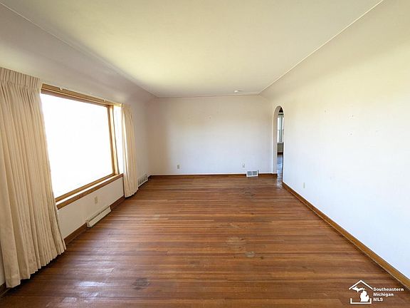 4th image of 775 Stewart Rd