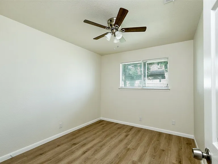 107 Nicole Cv #B — Photo 10
