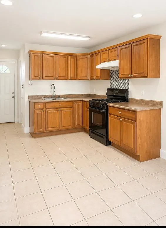 3 bed, 960 sqft, $1,950 — Photo 2