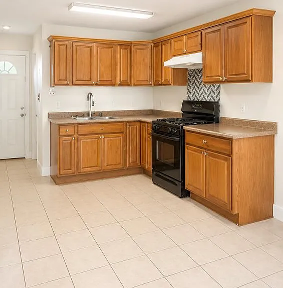 205 W Wheeler St — Photo 2
