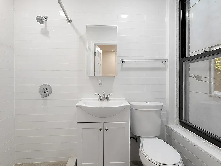 233 N Henry St #2R — Photo 5