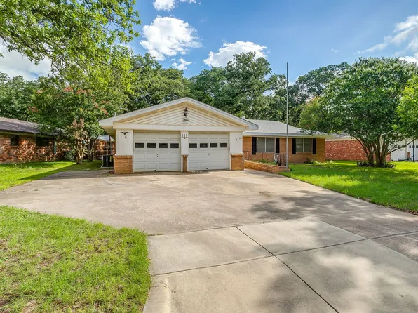 616 Post Oak Dr, Hurst, TX 76053
