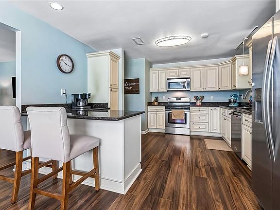 5th image of 934 Aurora Ave