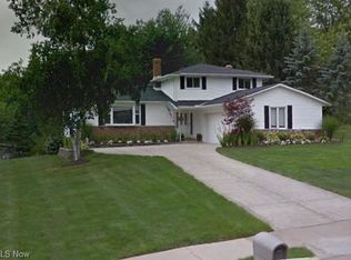 5660 Elm Hill Dr, Solon, OH 44139