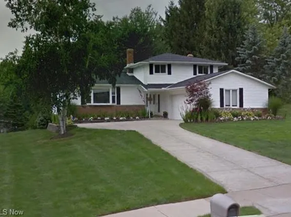 5660 Elm Hill Dr, Solon, OH 44139