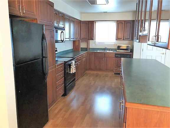 Beautiful updated kitchen with lots of cabinet space