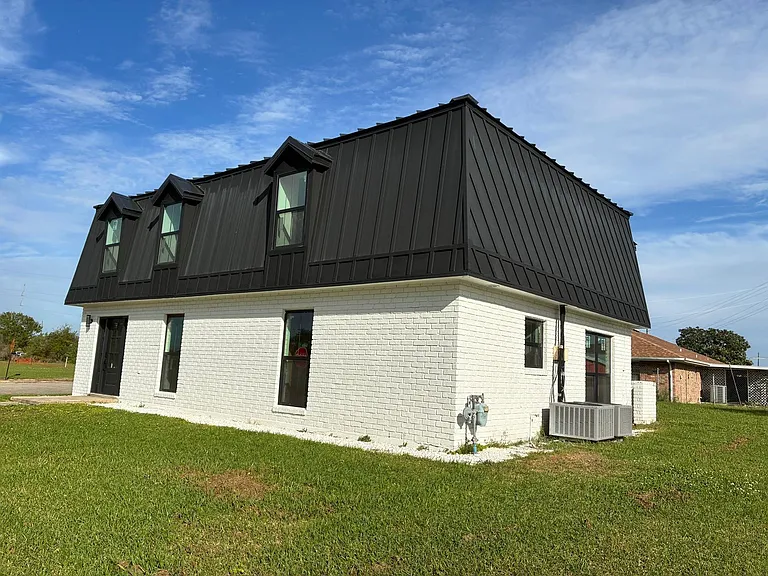 2189 Nixon Dr — Photo 3